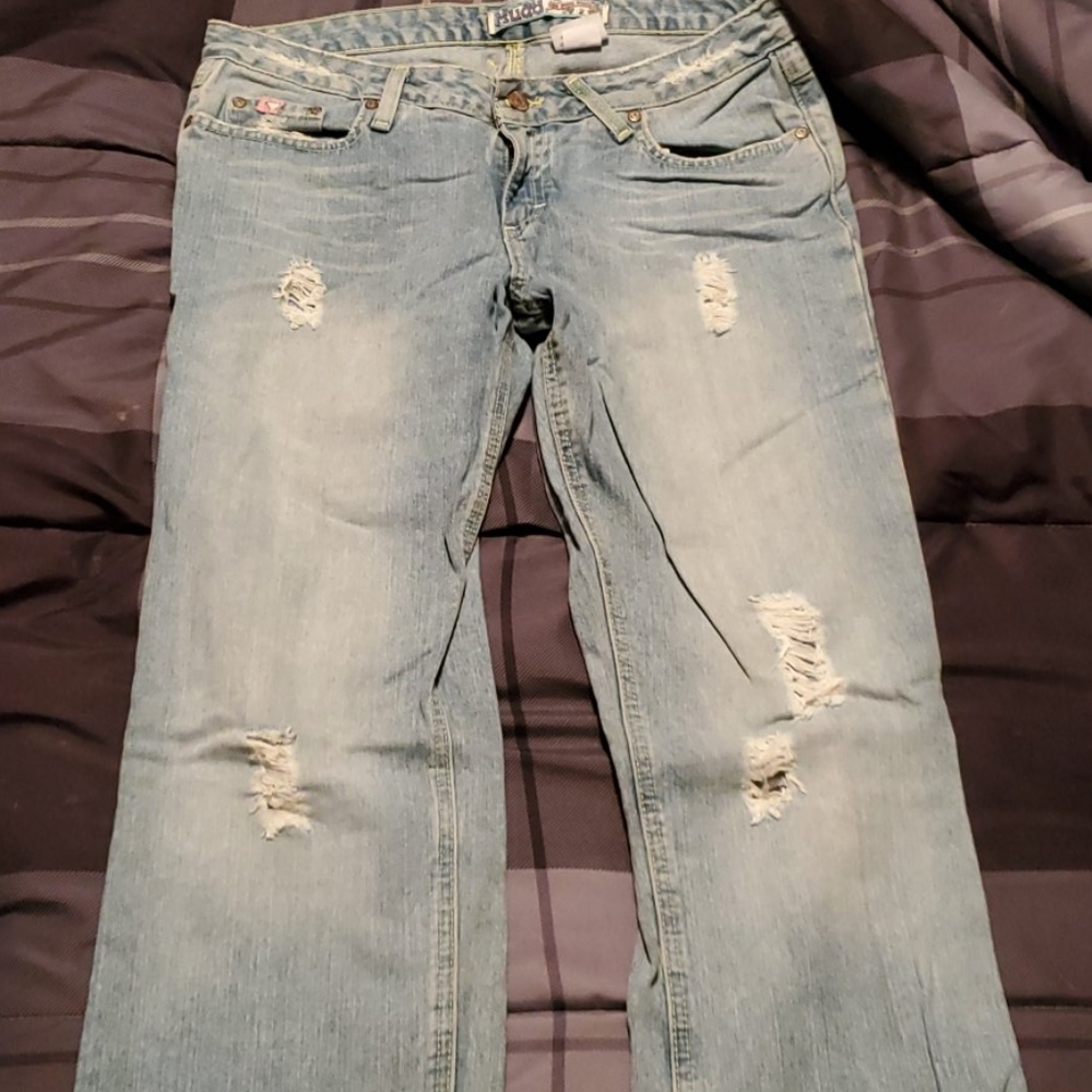 Destroyed jeans